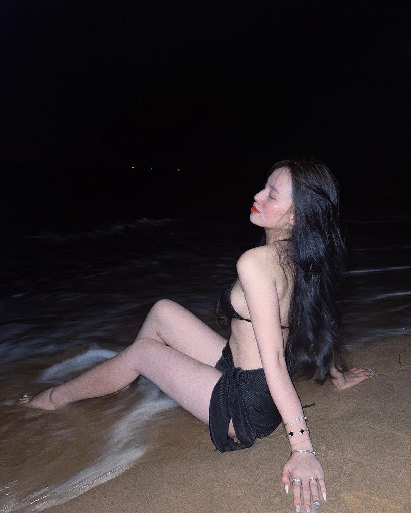 Hình ảnh Thị Nhung bikini 17