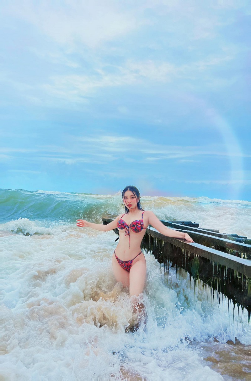 Hình ảnh tiktoker Bùi Hồng Anh bikini 13