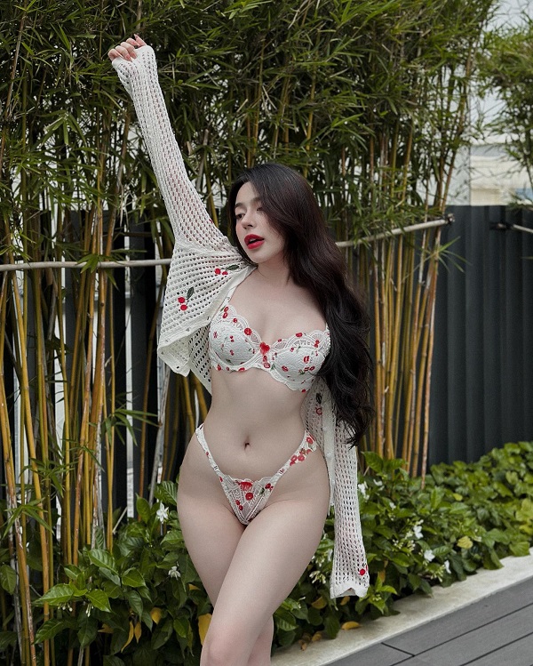 hotgirl Huỳnh Lâm Tố Ngân bikini 27