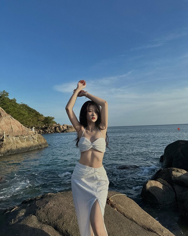 Nguyễn Diệu Linh bikini 5