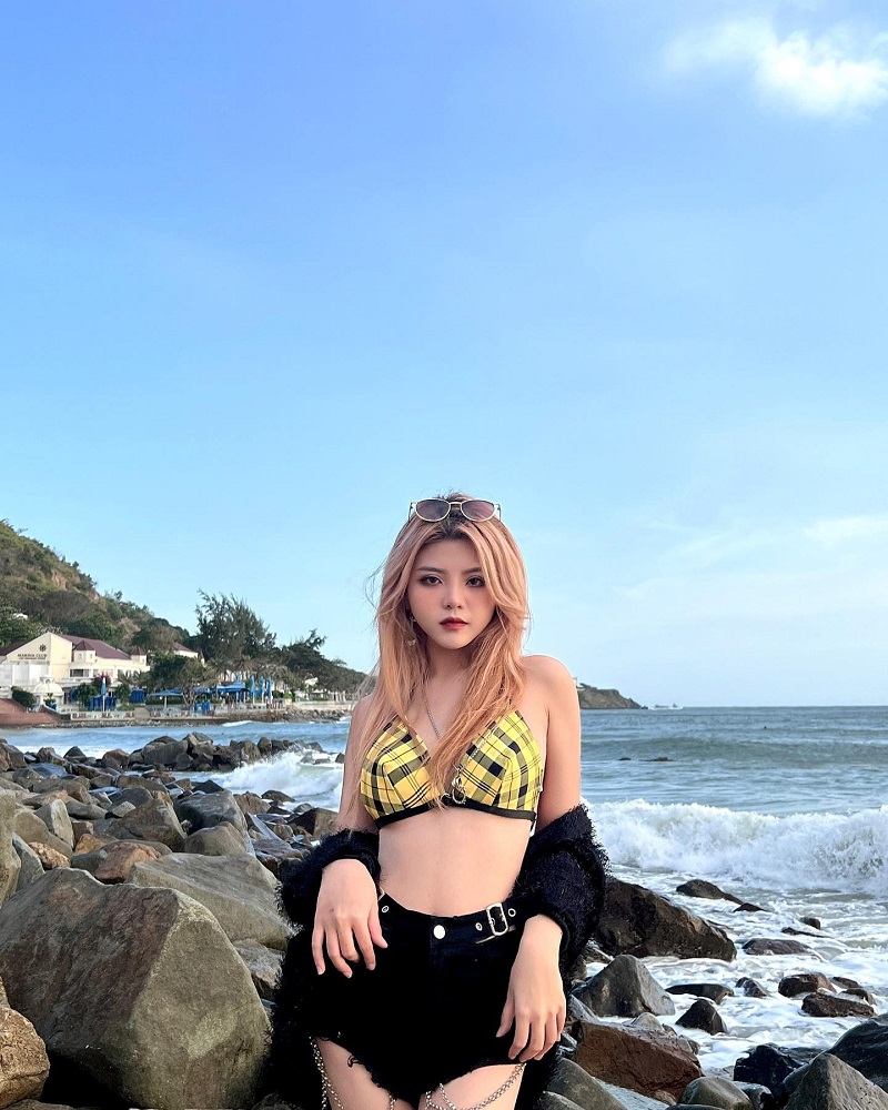 Ảnh Reency Ngô bikini 11