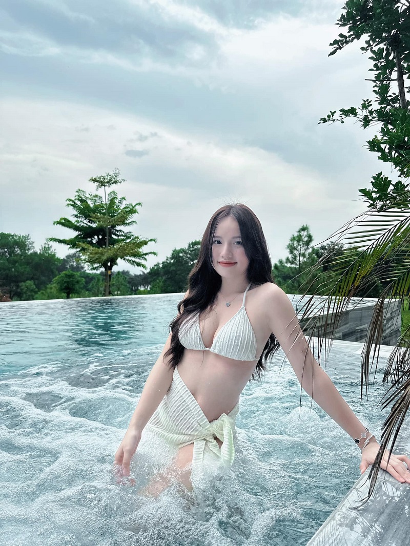 Hình ảnh Thị Nhung bikini 1