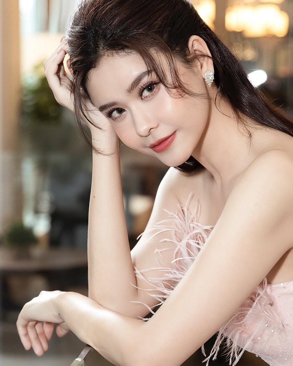 Ảnh ca sĩ Trương Quỳnh Anh sexy 11