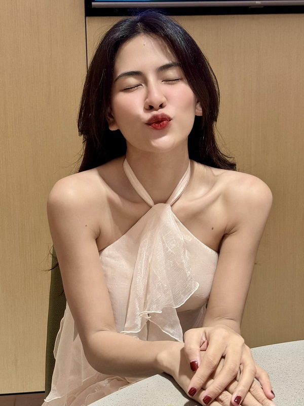 Ảnh ca sĩ Hà Nhi sexy 7