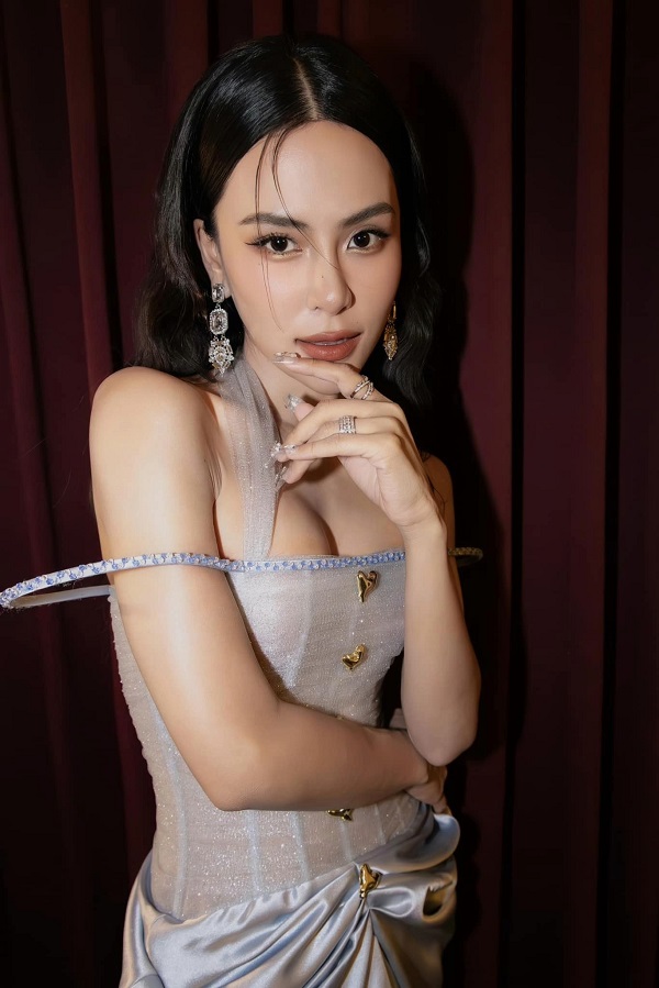 Ảnh ca sĩ Hà Nhi sexy 19