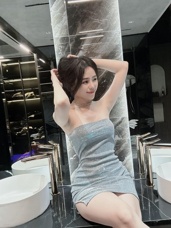 Ảnh ca sĩ Hương Ly sexy nuột nà 5