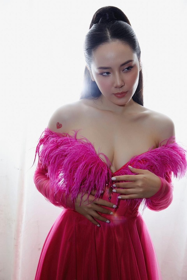 Ảnh ca sĩ Phương Linh sexy quyến rũ 18