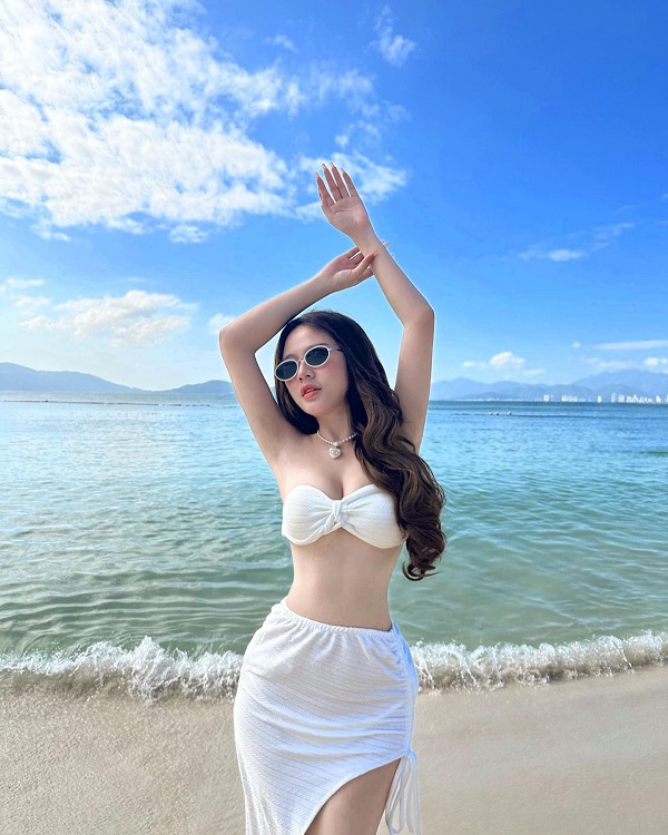 Ảnh hotgirl Hồng Hân bikini 13