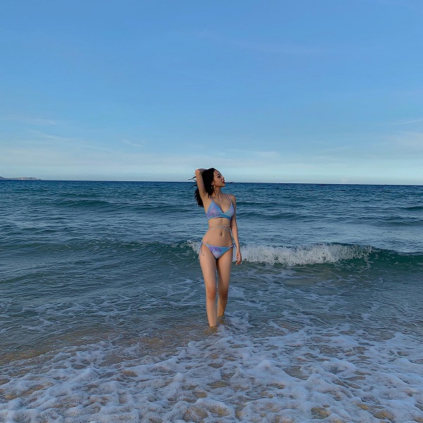 Hình ảnh ca sỹ Phí Phương Anh bikini 13