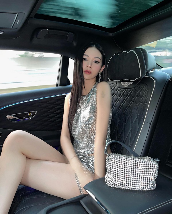 Hình ảnh ca sỹ Phí Phương Anh sexy 9