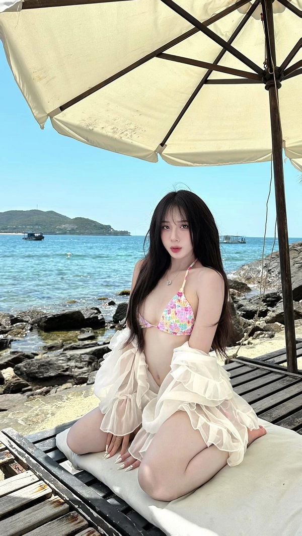 Ảnh Bùi Thị Quỳnh Hương bikini nóng bỏng 7