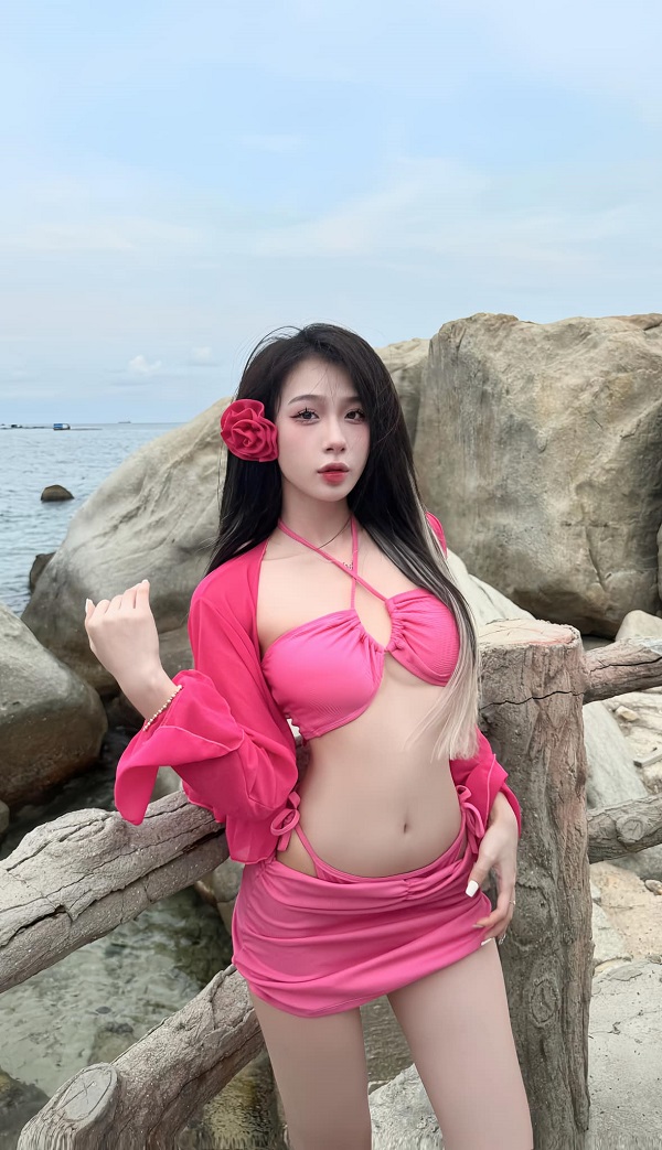 Ảnh Bùi Thị Quỳnh Hương bikini nóng bỏng 10