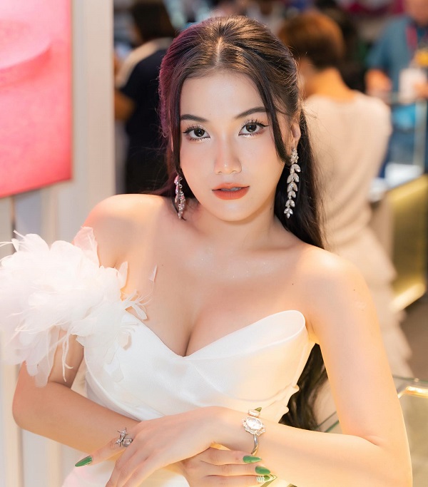 Ảnh ca sĩ Emma Nhất Khanh sexy 7