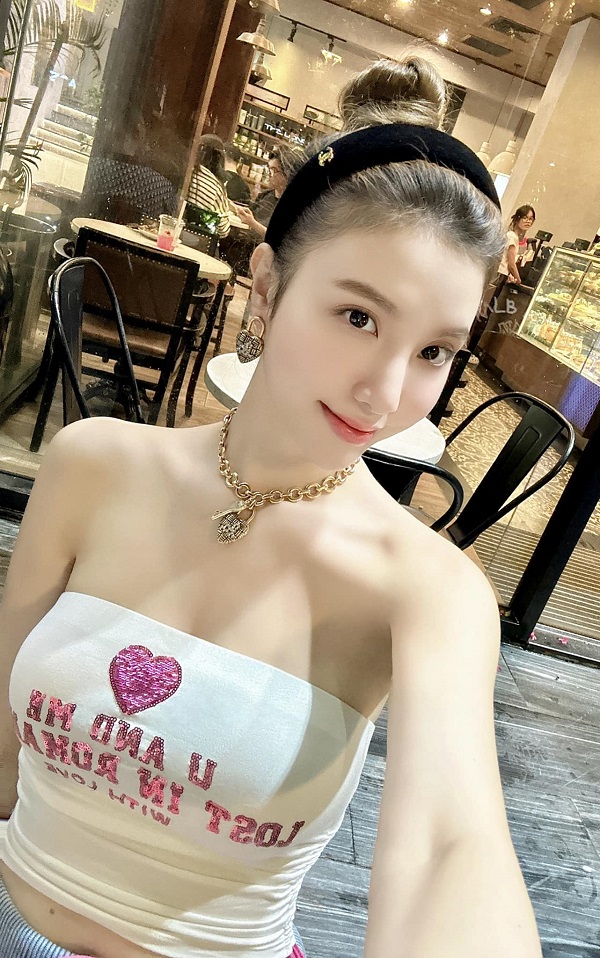 Ảnh ca sĩ Hạnh Sino sexy mới nhất 20