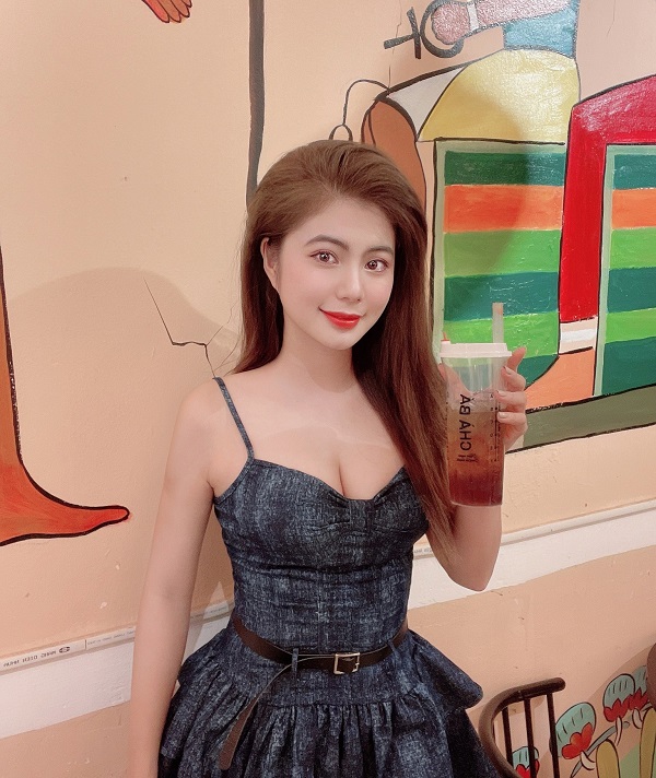 Ảnh ca sĩ Quỳnh Lady sexy khoe vòng một 3