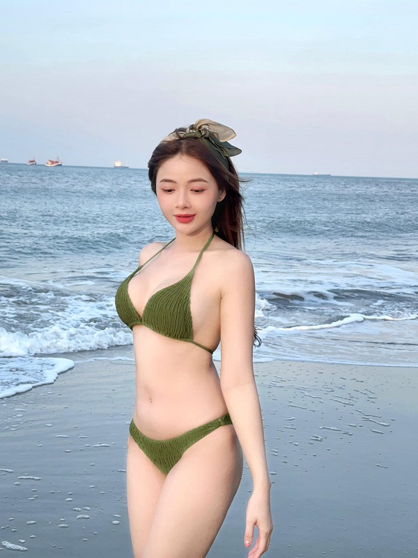 Ảnh diễn viên Lê Lý Lan Hương bikini 4