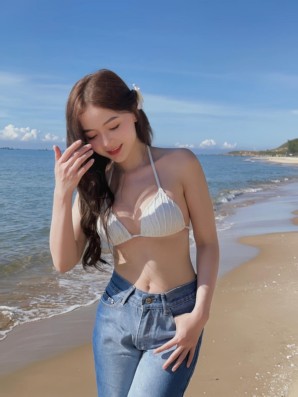 Ảnh diễn viên Lê Lý Lan Hương bikini 16