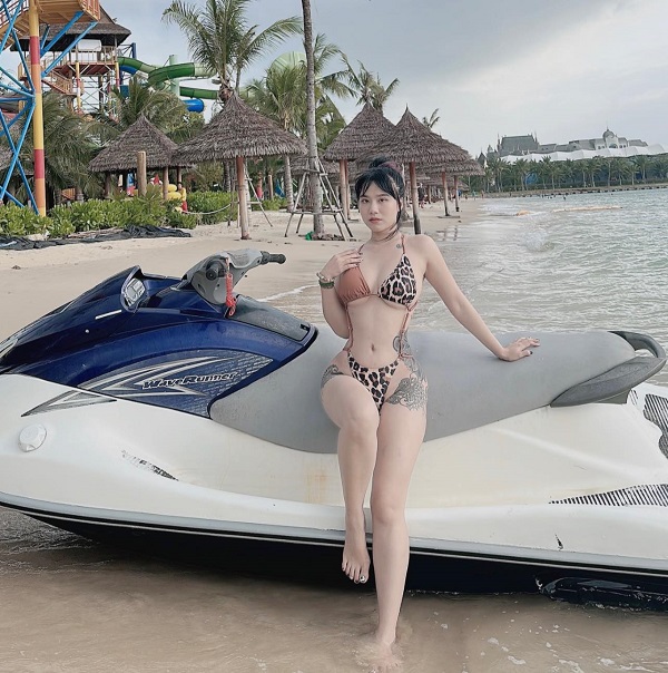 Ảnh diễn viên Linh Miu bikini quyến rũ 12