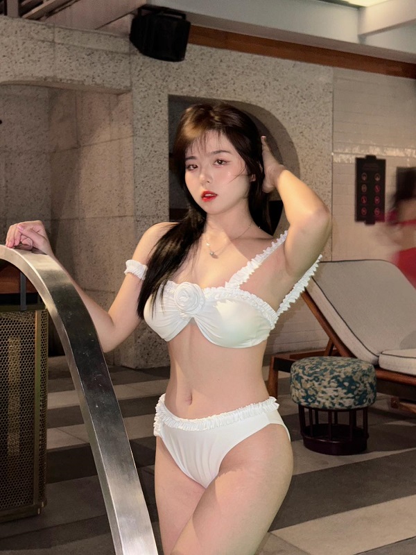 Ảnh diễn viên Thanh Tuyền bikini 4