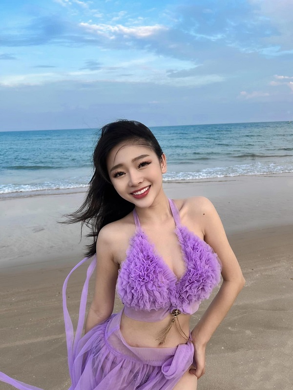 Ảnh Dj Nguyễn Hoàng Linh Chi bikini nóng bỏng 16