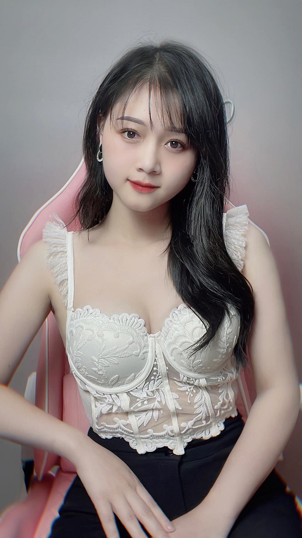 Ảnh hotgirl Cao Tú Hường bikini 10