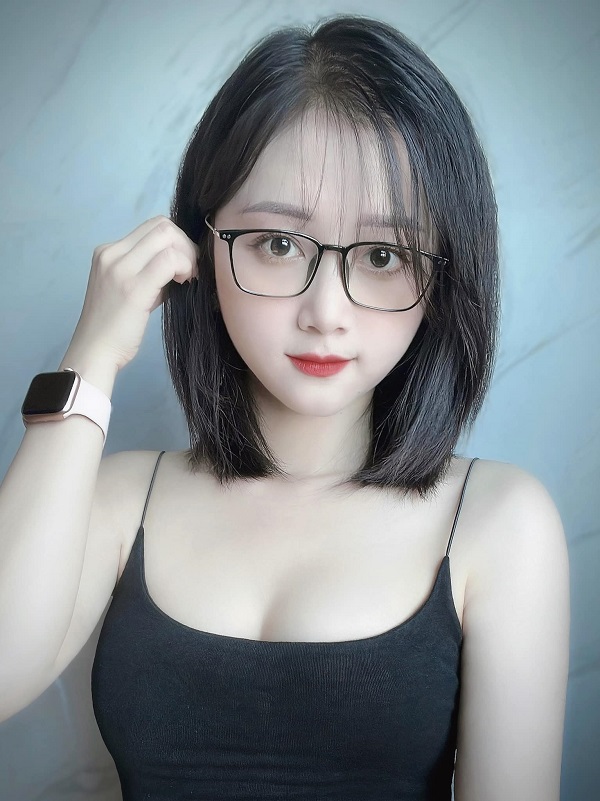 Ảnh hotgirl Cao Tú Hường sexy 12