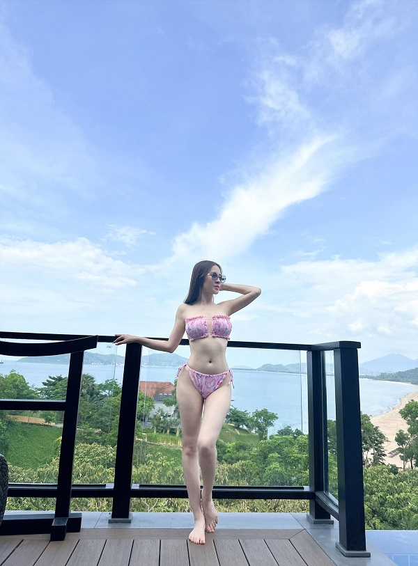 Ảnh hotgirl Hương Mai bikini 12