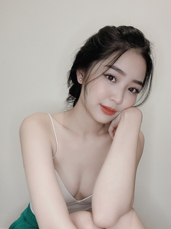 Ảnh hotgirl Lê Phương Uyên sexy 19