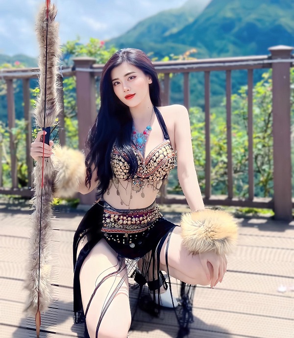 Ảnh hotgirl Bạch Huyền Trang sexy 5