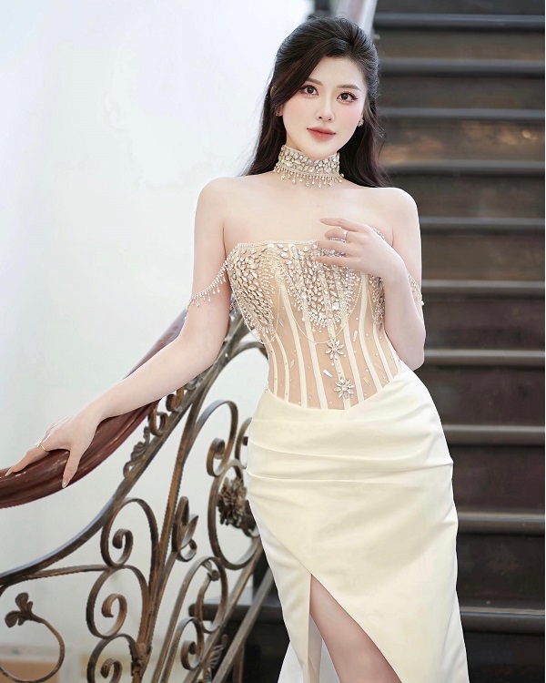 Ảnh hotgirl Bạch Huyền Trang sexy 16