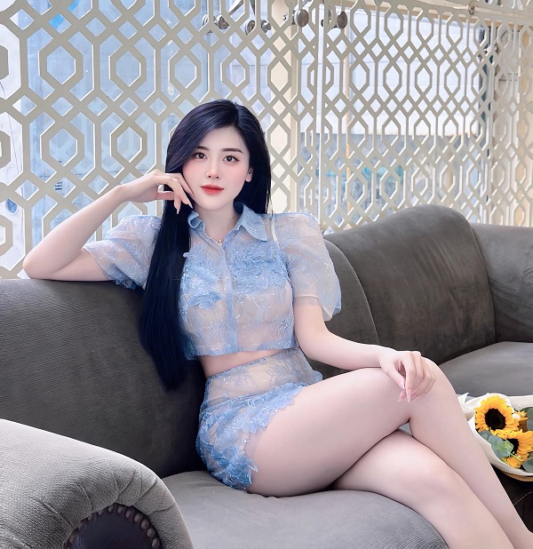 Ảnh hotgirl Bạch Huyền Trang sexy 2