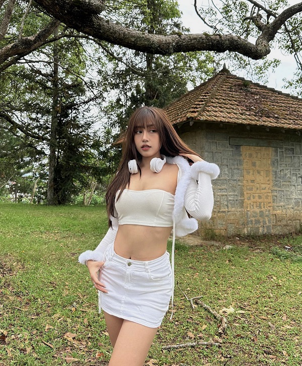 Ảnh hotgirl Trần Hải Ngân sexy 4