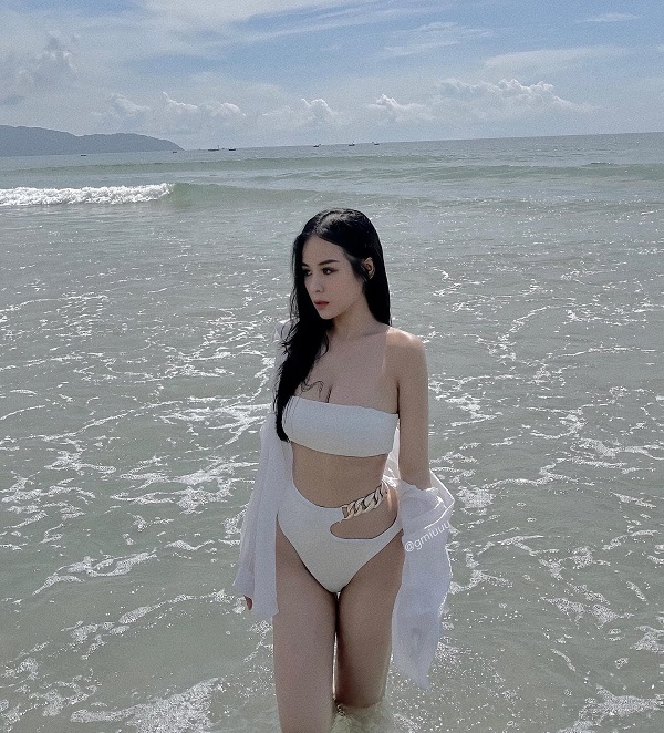 Ảnh Nguyễn Hương Giang bikini 2