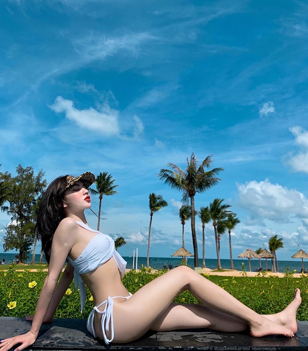 Ảnh Sulli Nguyễn bikini nóng bỏng 6