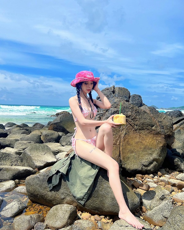 Ảnh tiktoker Dương Kim Yên bikini 13