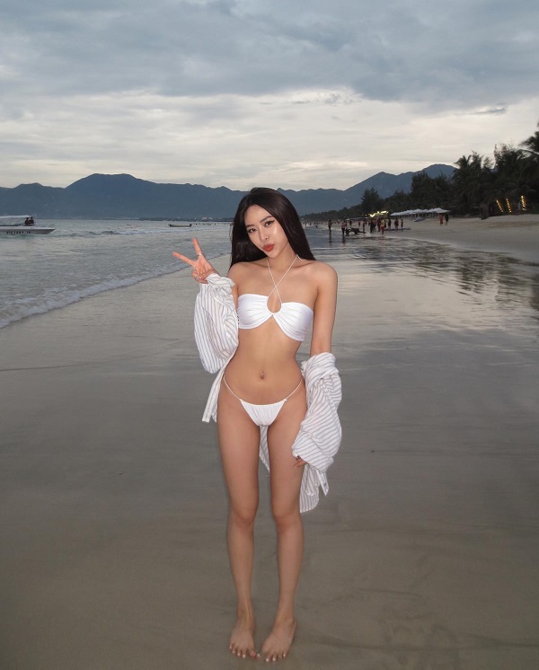 Ảnh tiktoker Linh Mèo bikini 2