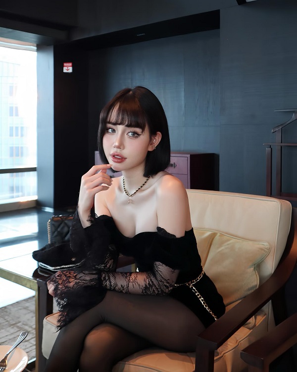 Ảnh Chu Mạc Thúy Quỳnh sexy 3