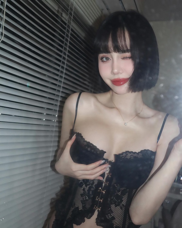 Ảnh Chu Mạc Thúy Quỳnh sexy 4