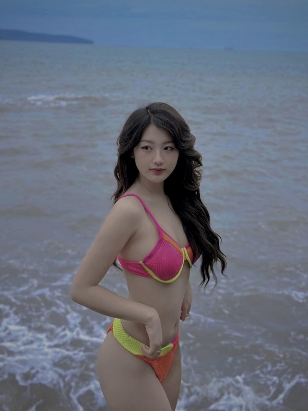 Ảnh hotgirl Đoàn Kim Anh bikini nóng bỏng 10