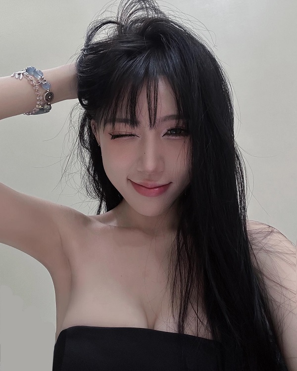 Ảnh Trần Lê Trúc Quỳnh sexy 3