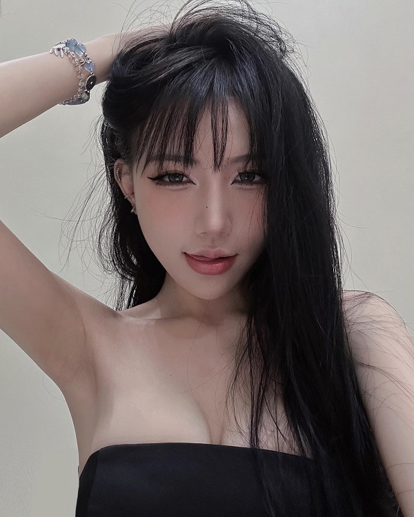 Ảnh Trần Lê Trúc Quỳnh sexy 1