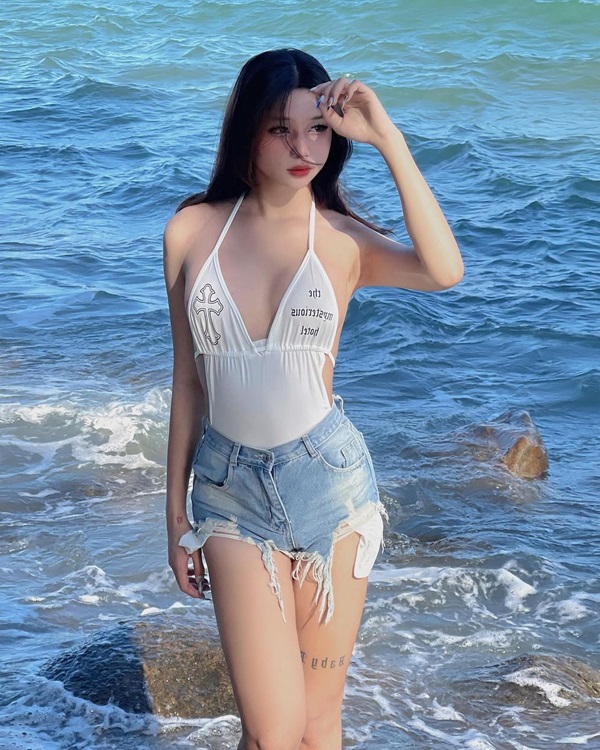 Ảnh Hà Thảo Linh bikini 10