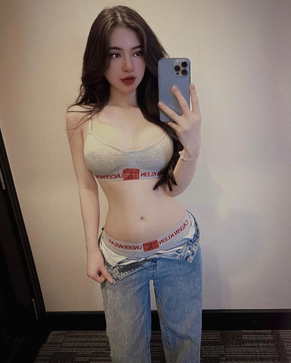 Ảnh Hoàng Diệu Linh sexy 9